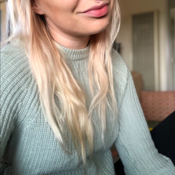 Forever21 sage green cropped sweater lace up crop - Picture 3 of 12